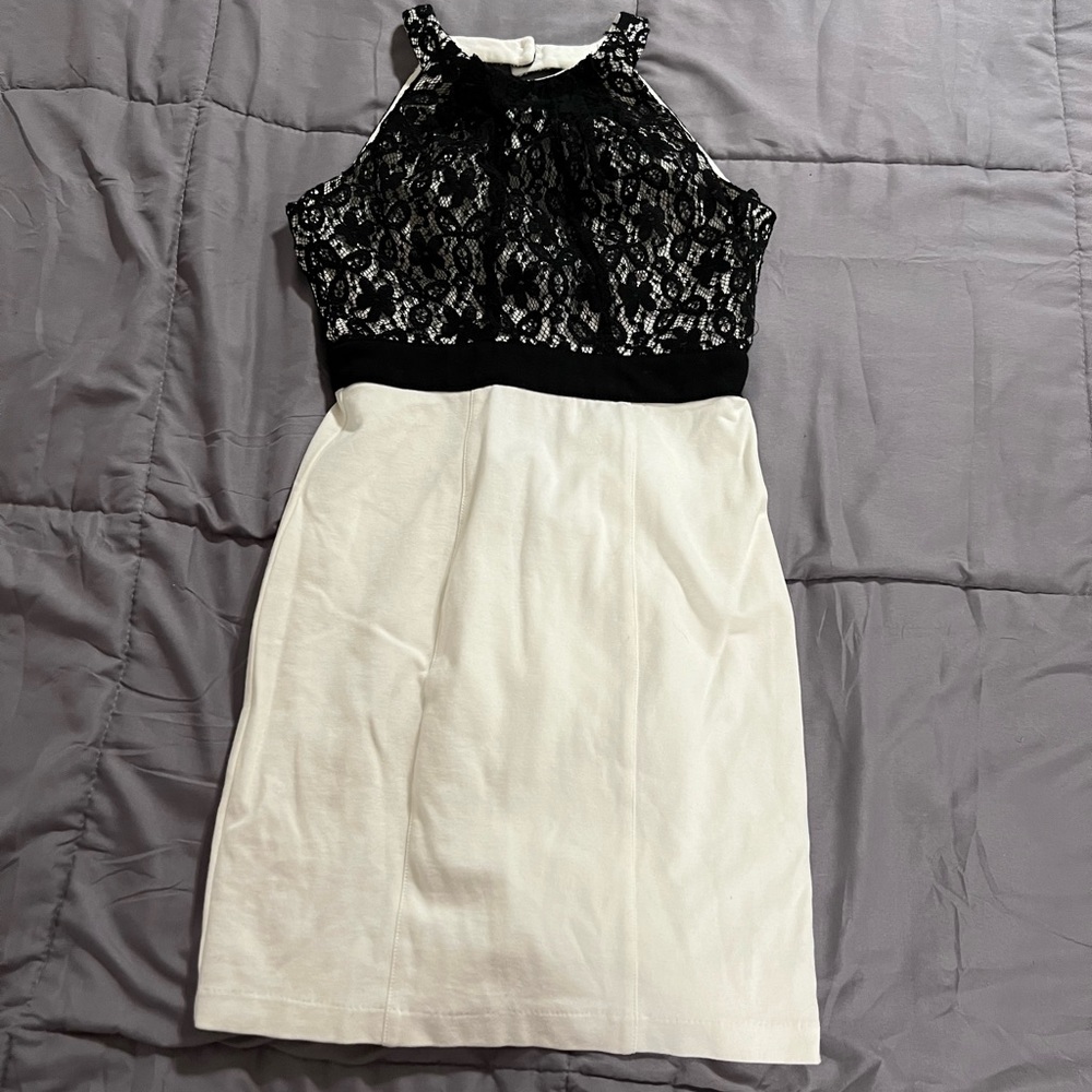 Formal Black and White Lace Dress XXS/00 Fit